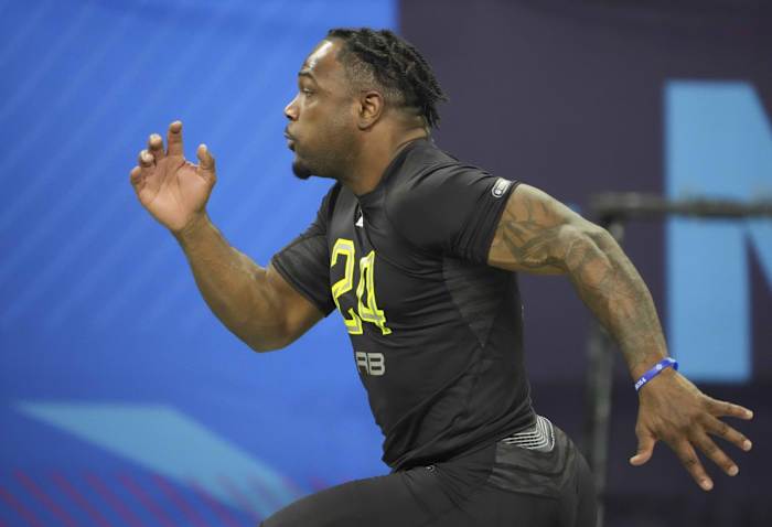 Mar 4, 2022; Indianapolis, IN, USA; Florida running back Dameon Pierce (RB24) runs the 40-yard dash during the 2022 NFL Scouting Combine at Lucas Oil Stadium.